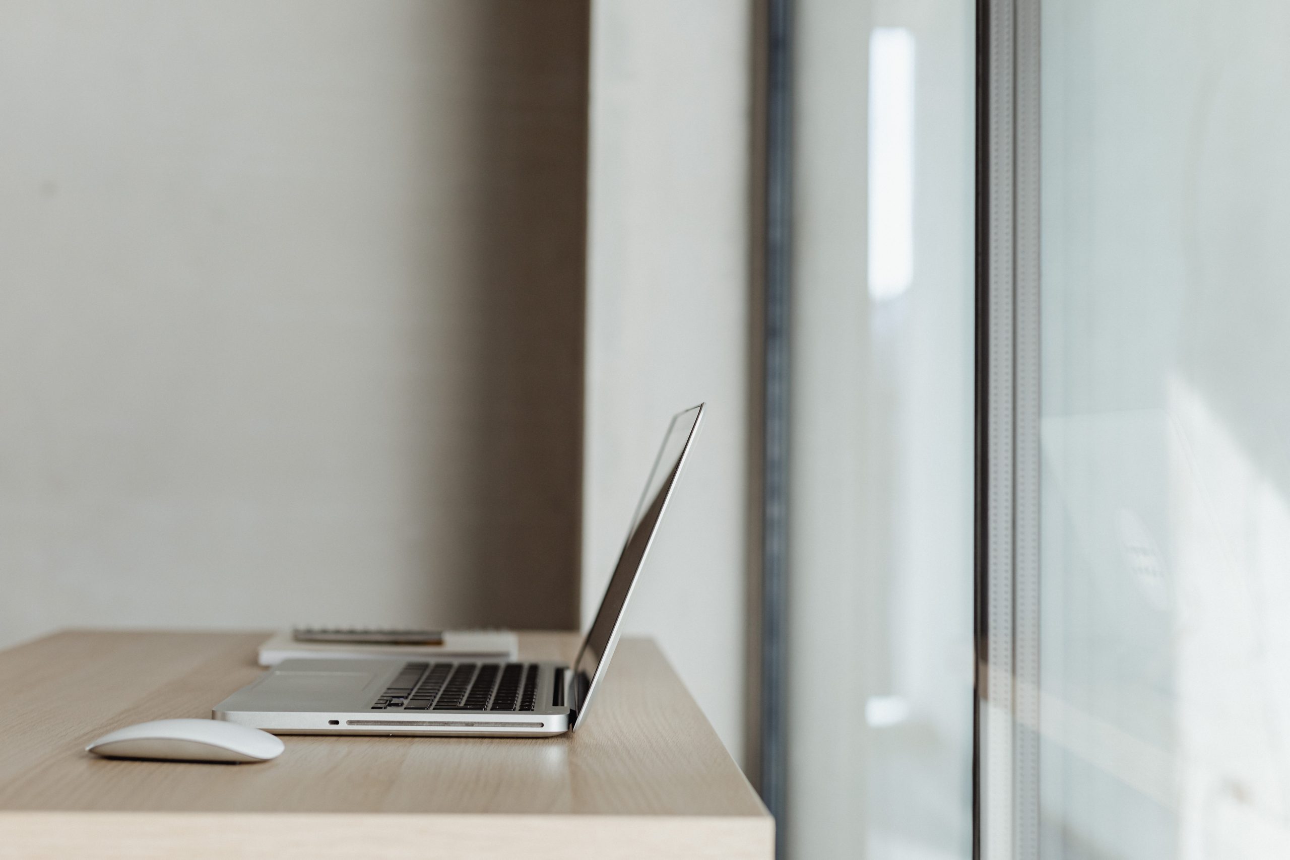 kaboompics_home-office-desk-with-laptop-by-a-large-window-25253